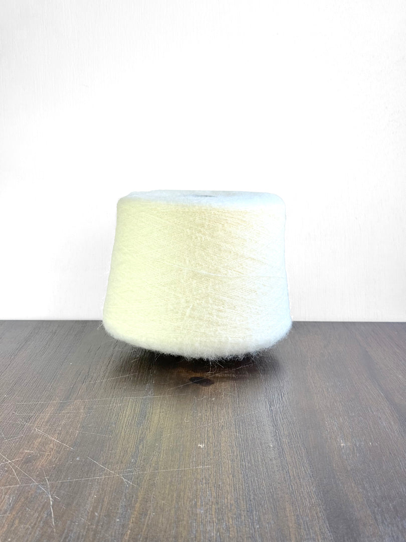 IGEA ANTARES 30 Kid Mohair 38 Acrylic 32 Polyamide 1/9.5nm Cone Yarn