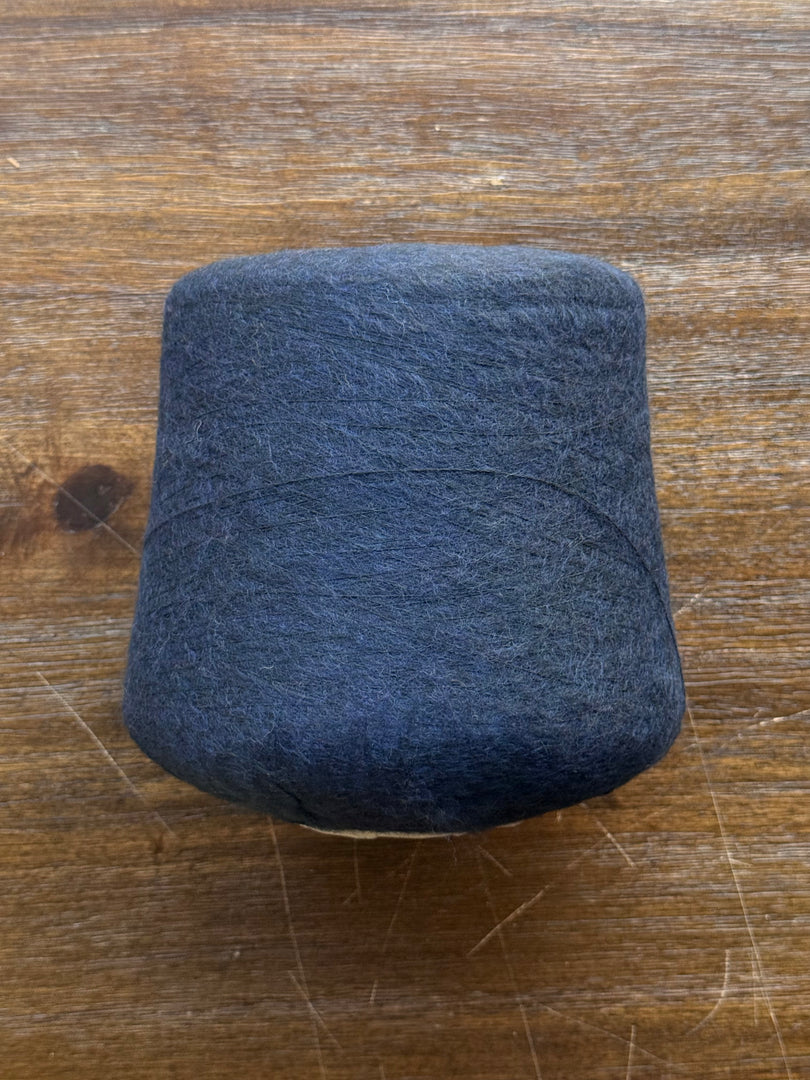 39% Extrafine Merino Wool, 17% Yak, 42% Polyamide, 2% Elastane Brushed Cone Yarn · Lineapiù